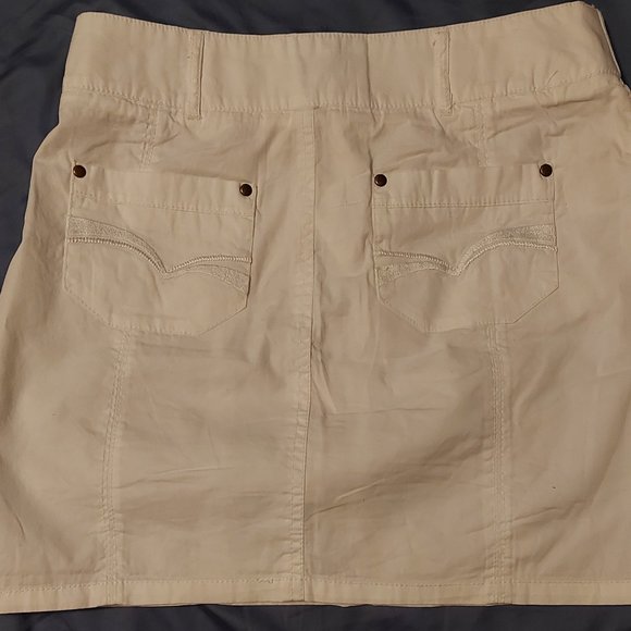 White skirt - Picture 4 of 6